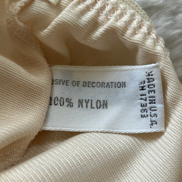 Vintage Komar Pillow Tab Beige Nylon Half Slip Coquette Cottagecore Skirt Medium - Picture 10 of 10